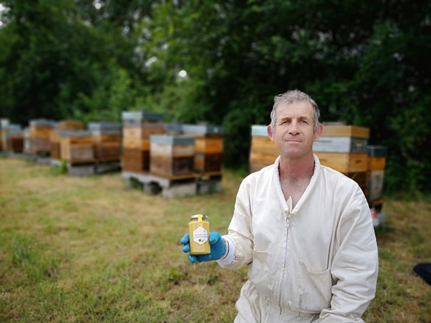 Thierry, apiculteur récoltant en Charente-Maritime