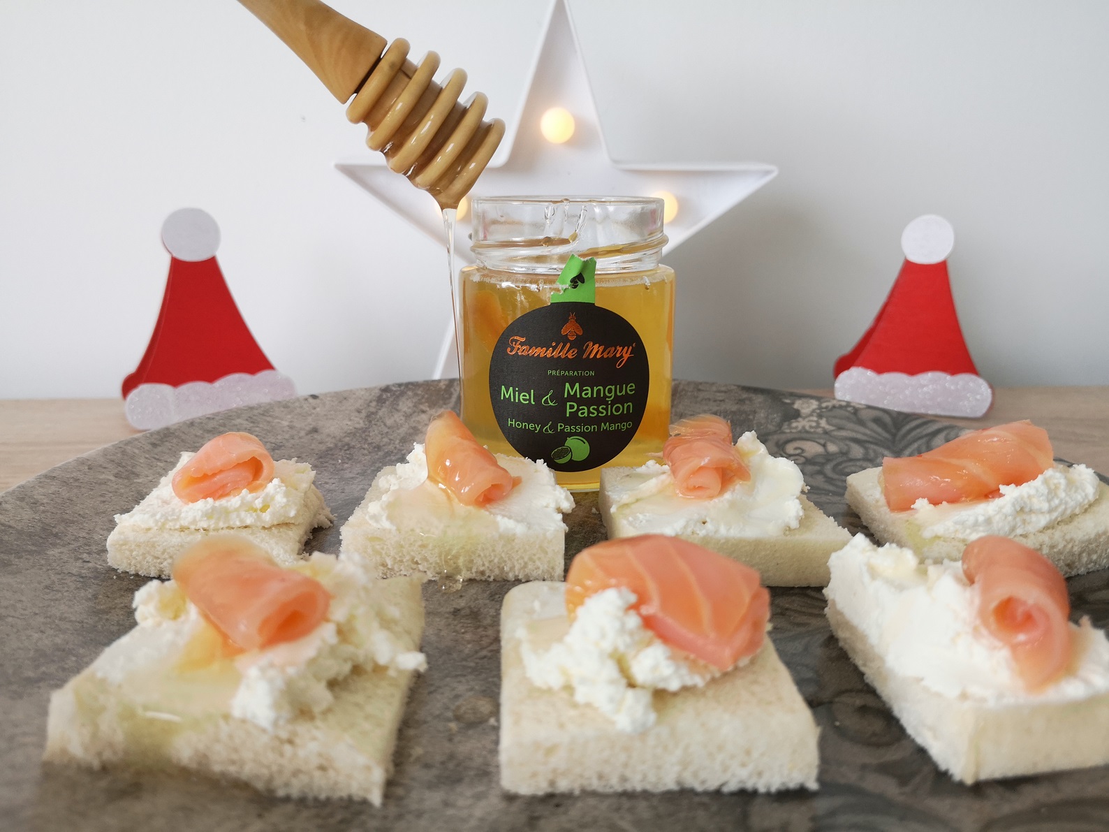 Toasts de saumon, fromage frais et Miel & Mangue Passion