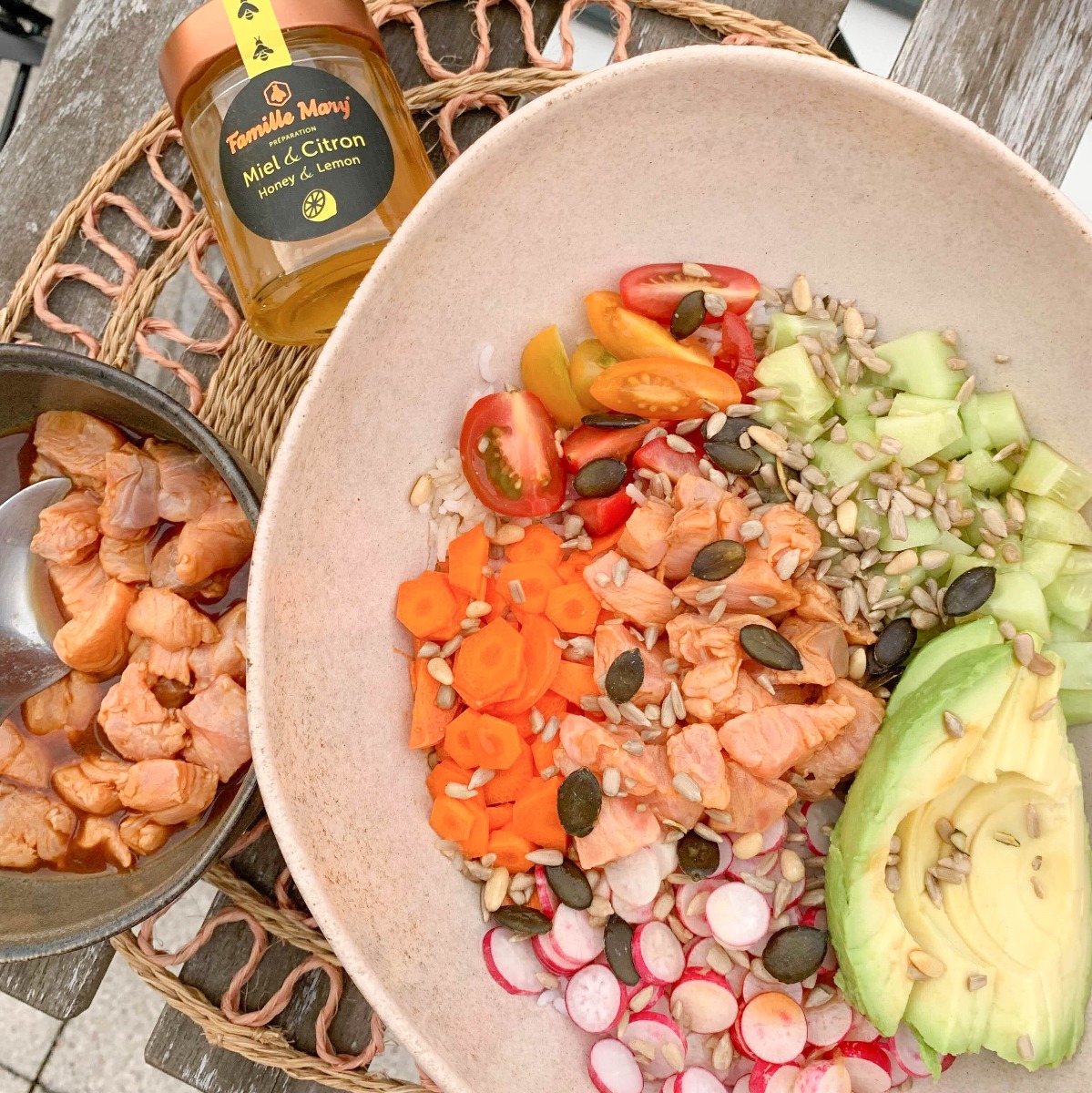 Poke bowl au saumon mariné au miel & citron