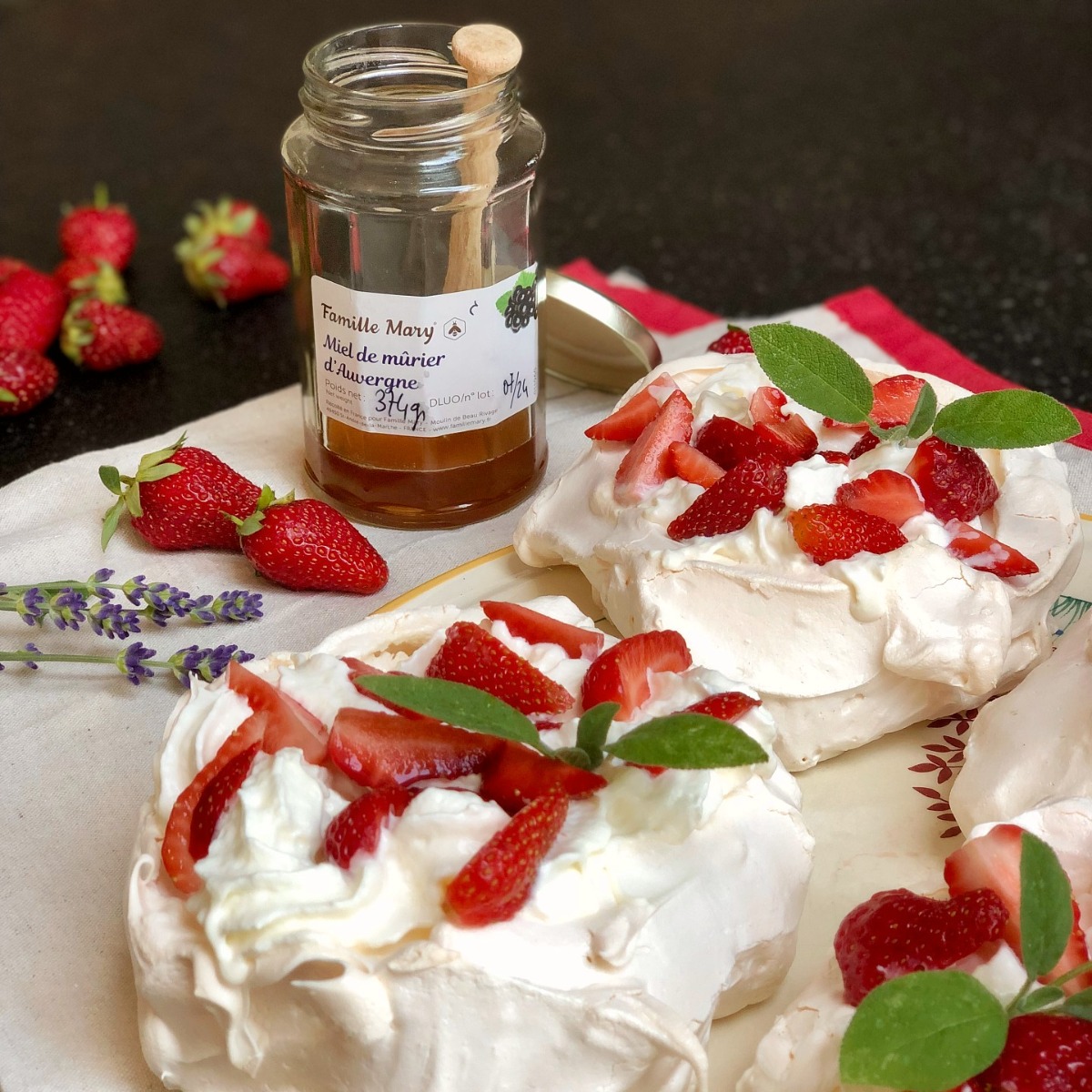 Pavlova aux fraises & chantilly au miel