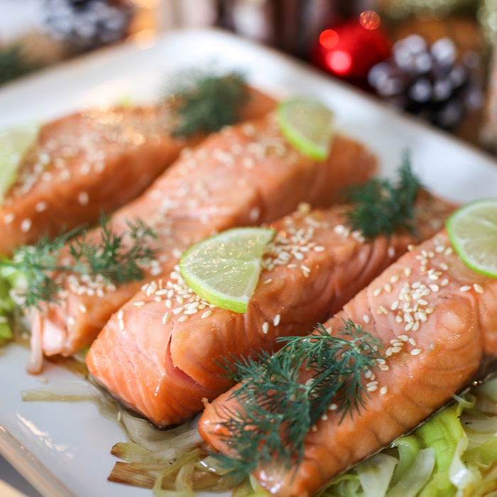 Pavé de saumon laqué au miel, citron et gingembre