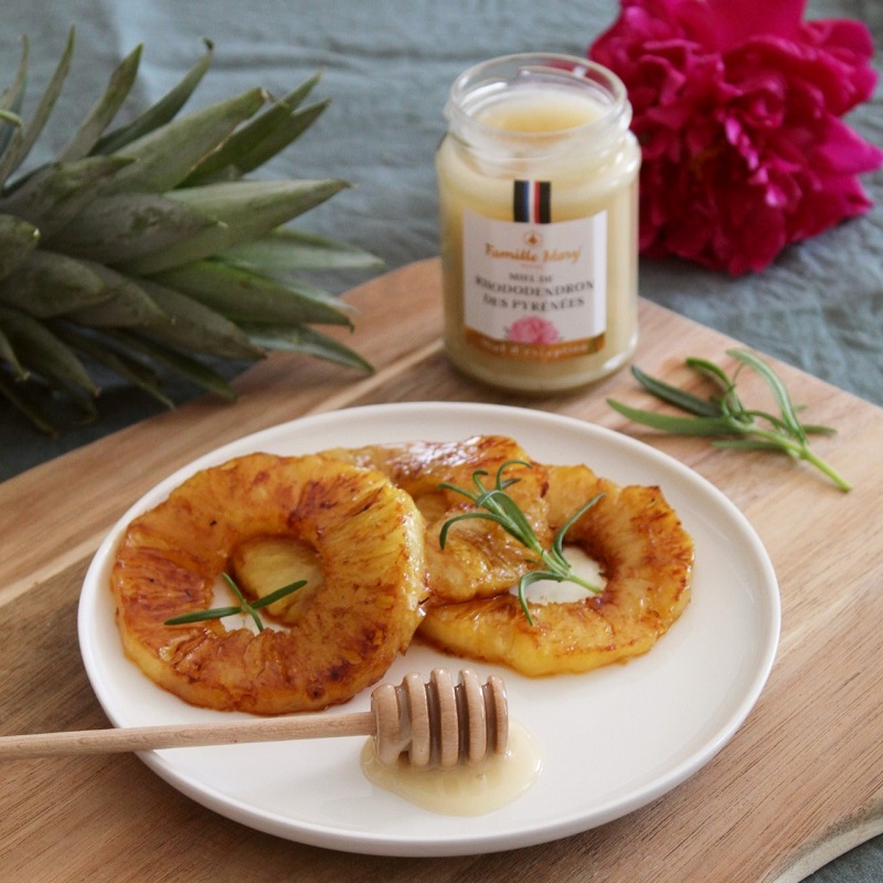 Ananas rôti au miel et au romarin